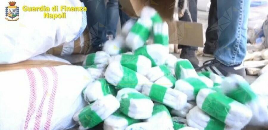 La guardia di finanza sequestra 3 tonnellate di hashish e 190 kg di pasticche di anfetamina