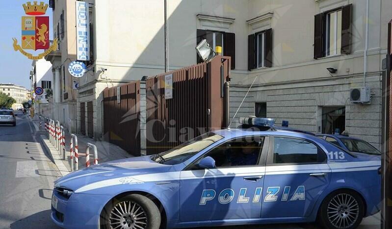 Calabria: Getta la droga dal balcone nel tentativo di liberarsene, arrestato