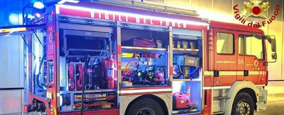 Siderno, auto in fiamme nella notte