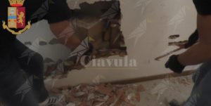 La polizia sequestra 16 milioni di euro ad un narcotrafficante. I soldi erano nascosti in un muro item-thumbnail