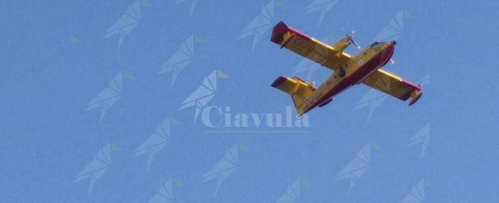 Video: Canadair in azione a Caulonia