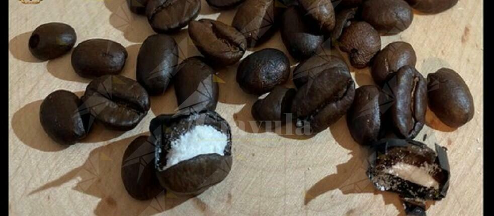 “Caffè scorretto”: importava cocaina nei chicchi di caffè, arrestato