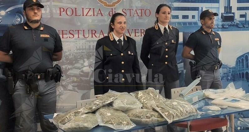 Trasporta più di 5 kg di marijuana nel bagagliaio dell’auto. Arrestato