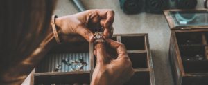 Codacons: “Con la crisi legata al Covid-19 cresce il numero di calabresi che si rivolge ai compro-oro” item-thumbnail
