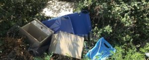 Caulonia: Rifiuti abbandonati ad Amusa item-thumbnail