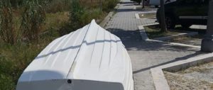 Lettore segnala: “Barca parcheggiata sul marciapiede del lungomare di Caulonia, dove sono i controlli?” item-thumbnail
