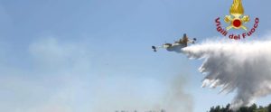 Incendi boschivi, oggi 18 richieste di intervento aereo: 3 dalla Calabria item-thumbnail