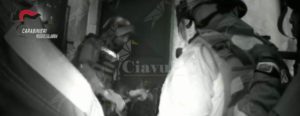 GROTTERIA: BARRICATO IN CASA DOPO AVER ACCOLTELLATO UNA PERSONA. INTERVENTO RISOLUTIVO DEI CARABINIERI item-thumbnail