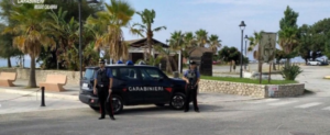 Beccato a danneggiare un’auto, arrestato un cauloniese item-thumbnail