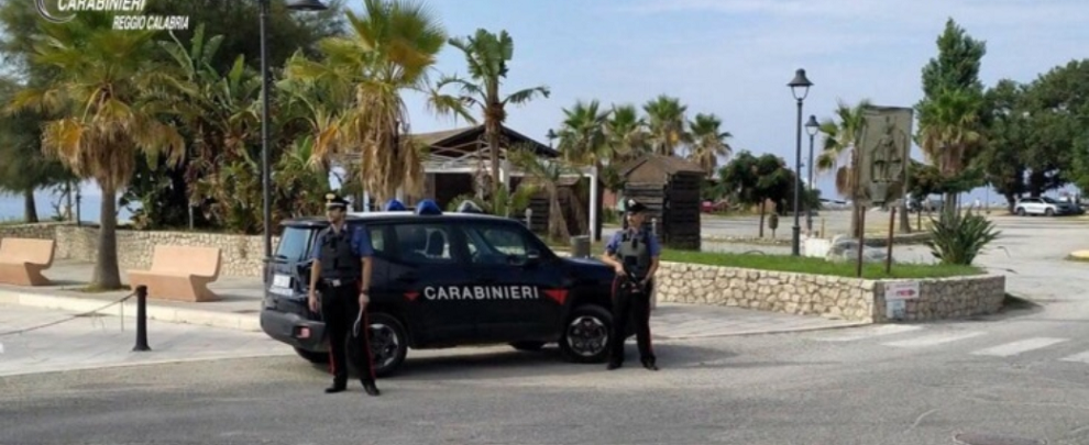 Beccato a danneggiare un’auto, arrestato un cauloniese