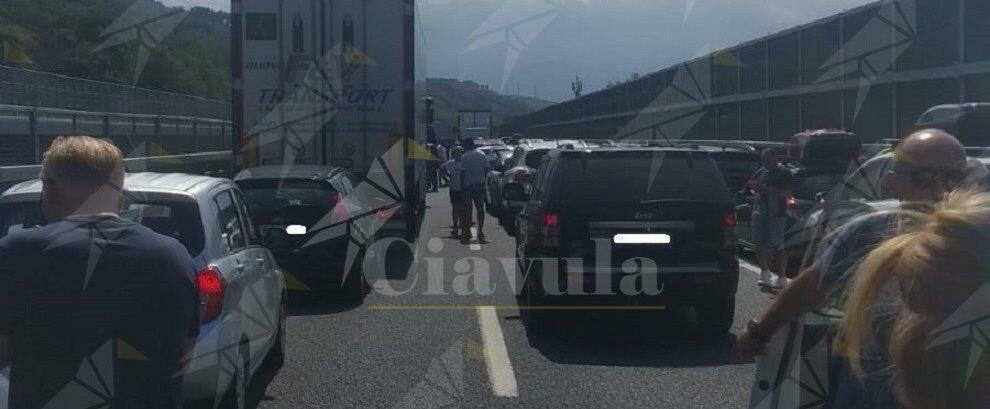 A2 bloccata in direzione Reggio. 3 ore di coda per imbarcarsi verso la Sicilia