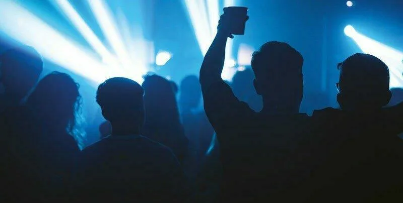 Rissa in una discoteca calabrese, disposto  il divieto di accesso alle aree urbane per sei persone