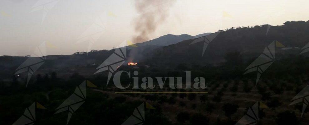 Altri due incendi spenti dalla protezione civile nelle frazioni di Caulonia