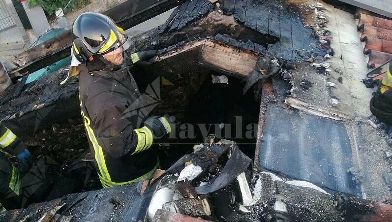 Calabria: incendio in un fabbricato a due piani, intervengono i vigili del fuoco