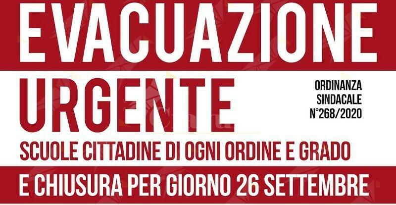 Fumo dell’incendio di San Leo su Locri. In corso evacuazione di tutte le scuole