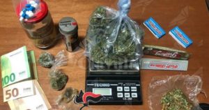 Trovato in possesso di cocaina, hashish e marijuana. Arrestato item-thumbnail