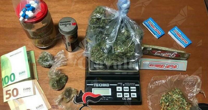 Trovato in possesso di cocaina, hashish e marijuana. Arrestato