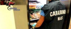 Cibo congelato e mal conservato, denunciata la titolare di un noto ristorante di Reggio Calabria item-thumbnail