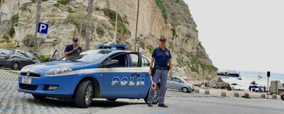 Turista beccato con hashish e cocaina, una denuncia in Calabria