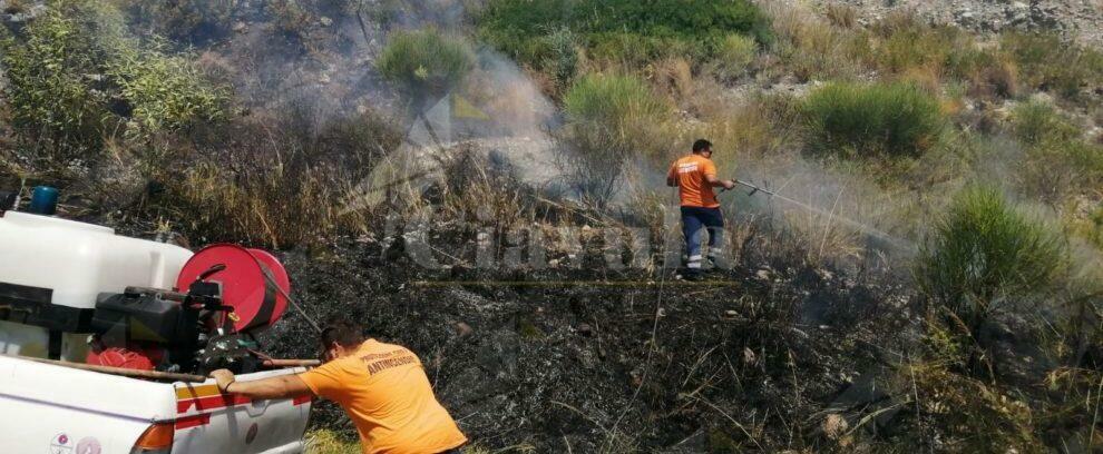 Incendio a Santa Domenica di Placanica, interviene la protezione civile di Caulonia