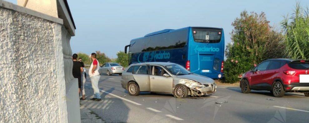 Scontro tra due auto sulla S.S. 106 a Vasì di Caulonia