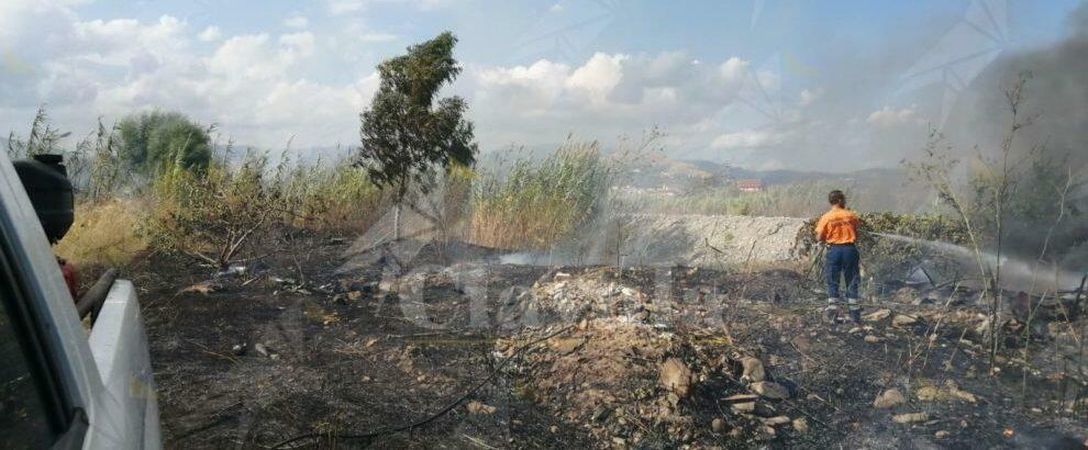 Incendio a Caulonia marina, al lavoro i volontari della protezione civile