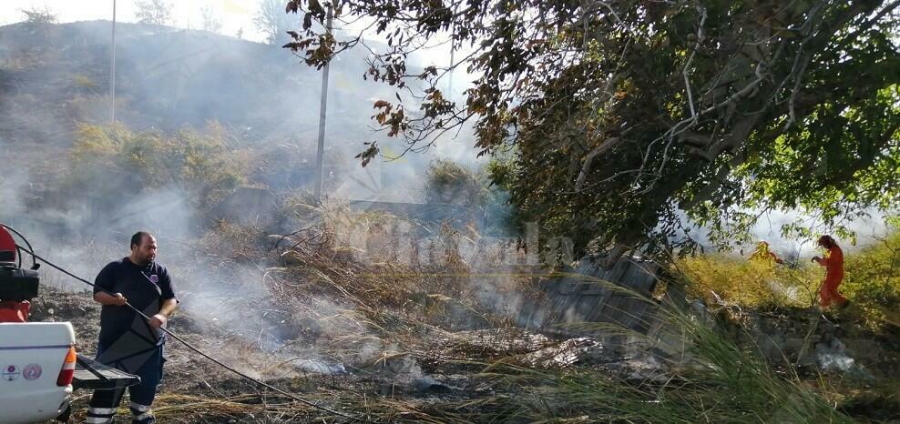 Doppio incendio a Caulonia superiore, sul posto la protezione civile