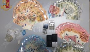 In possesso di droga cercano di sfuggire al controllo della polizia. Arrestati dopo un lungo inseguimento item-thumbnail