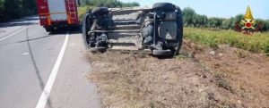 Calabria: violento scontro frontale tra due auto, una si ribalta item-thumbnail