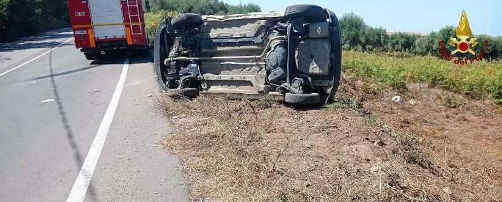 Calabria: violento scontro frontale tra due auto, una si ribalta