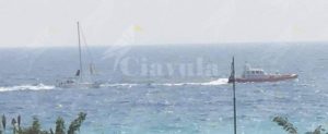 Imbarcazione arenata sulla spiaggia di Monasterace: a bordo una cinquantina di uomini, donne e bambini item-thumbnail