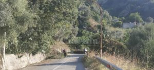 Il comune di Caulonia ripulisce la strada che porta ad Ursini e Campoli item-thumbnail