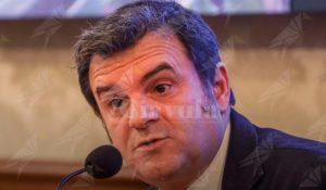 Leghisti che disobbediscono a leggi fatte da leghisti. Ora si attaccano anche tra di loro item-thumbnail