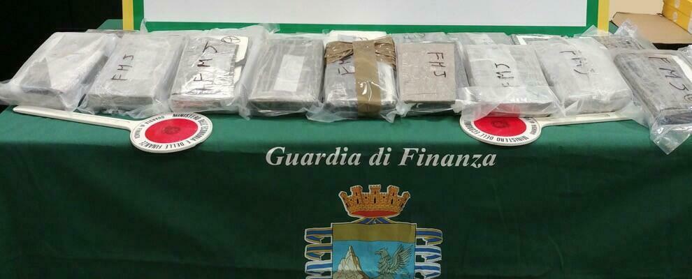 Cerca di attraversare lo stretto con 20kg di cocaina sull’auto. Arrestato