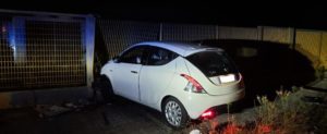 Ruba un’auto e si schianta contro una recinzione dopo una fuga a folle velocità per le vie di Reggio Calabria item-thumbnail