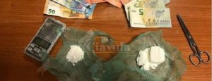 Sorpreso in possesso di 43 grammi di cocaina mentre è ai domiciliari. Arrestato item-thumbnail