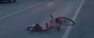 Volante della polizia travolge e uccide un ciclista item-thumbnail