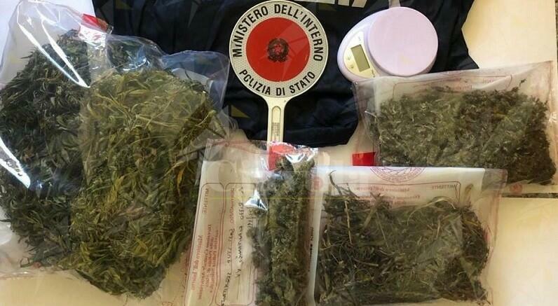 Calabria: La polizia sequestra  oltre 1 kg di marijuana, due arresti