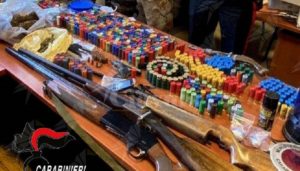 Siderno, trovato in possesso di armi e droga, arrestato item-thumbnail