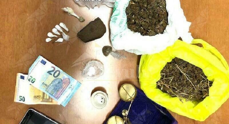 Sorpreso con cocaina, hashish e marijuana. Arrestato