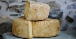 “Caulonia al tempo dei nonni”: La preparazione del formaggio item-thumbnail