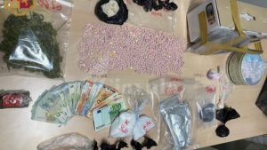 La polizia smantella supermercato di droghe sintetiche, due persone in manette item-thumbnail