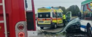 Auto si schianta contro un bus: muore una ragazza della Piana di Gioia Tauro item-thumbnail