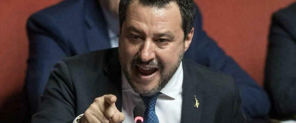 Salvini, ovvero come prendere lo stipendio da parlamentare senza lavorare