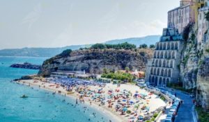 Il documentario di Muccino delude, non descrive la vera Calabria. Costato 1,7 milioni di euro item-thumbnail