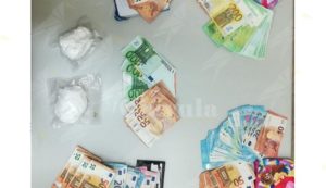 I carabinieri sequestrano 15 mila euro in contanti e 200 grammi di cocaina. Pregiudicato in manette item-thumbnail