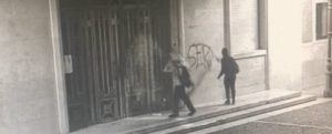 Atto vandalico contro il palazzo comunale di Crotone item-thumbnail
