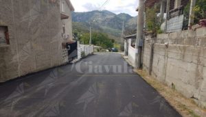 La segnalazione del lettore: “A Caulonia superiore si asfalta la strada solo davanti alla casa dell’assessore” item-thumbnail