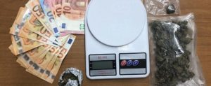 Cinquefrondi, sorpreso a spacciare marijuana: scattano le manette per un ragazzo di 20 anni item-thumbnail
