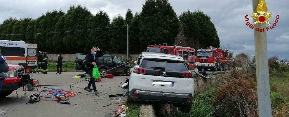 Tremendo incidente stradale in Calabria, auto rischia di precipitare in un fosso